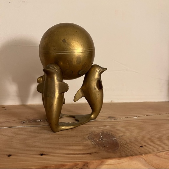 Mid-Century Brass Sphere on Sculptural Dolphin Stand Vintage - Picture 4 of 5
